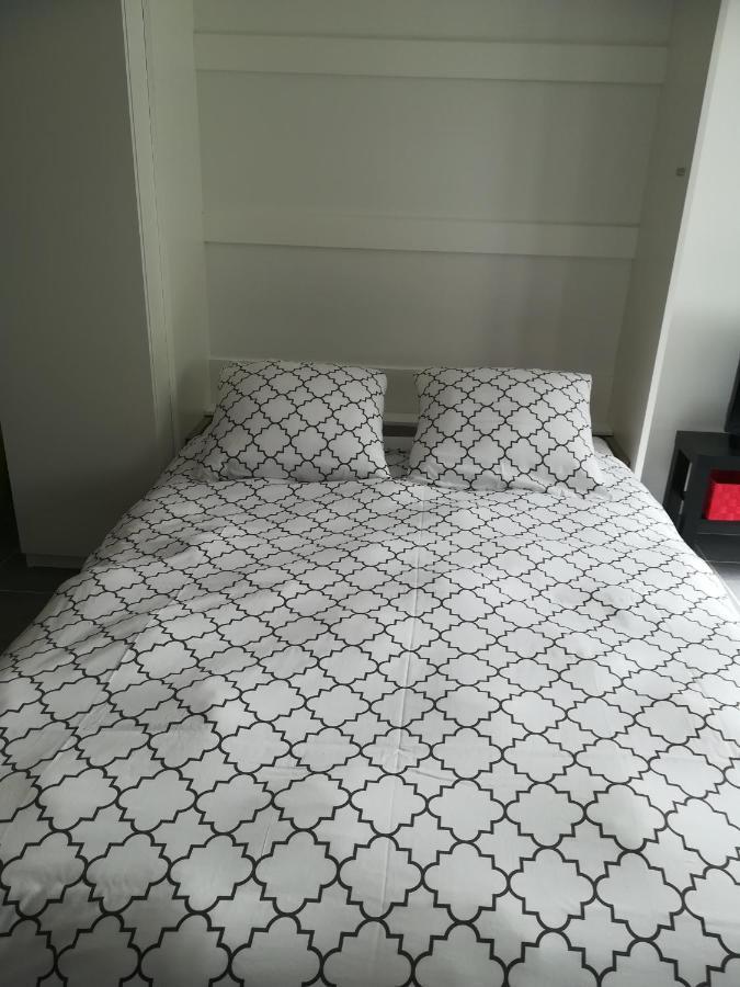 Studio 318 Amandine Apartment มัลเมอดี ภายนอก รูปภาพ